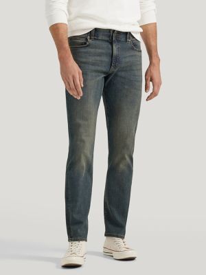 Men&rsquo;s Extreme Motion Straight Fit Tapered Leg Jeans in Maverick alternative view