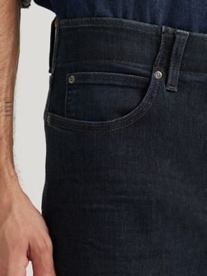 Men&rsquo;s Extreme Motion Athletic Tapered Leg Jeans in Zander