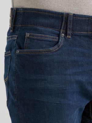 Men&rsquo;s Extreme Motion Athletic Tapered Leg Jeans in Blue Strike