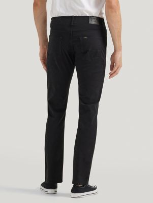 Men&rsquo;s Extreme Motion Slim Straight Leg Jeans in Black
