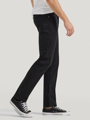 Men&rsquo;s Extreme Motion Slim Straight Leg Jeans in Black