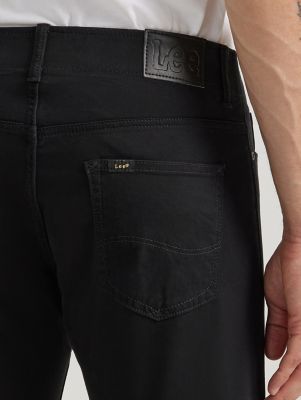 Men&rsquo;s Extreme Motion Slim Straight Leg Jeans in Black