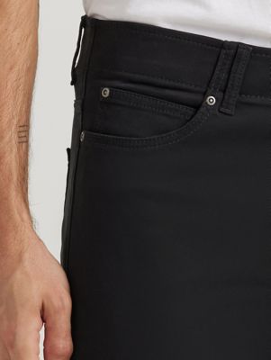 Men&rsquo;s Extreme Motion Slim Straight Leg Jeans in Black