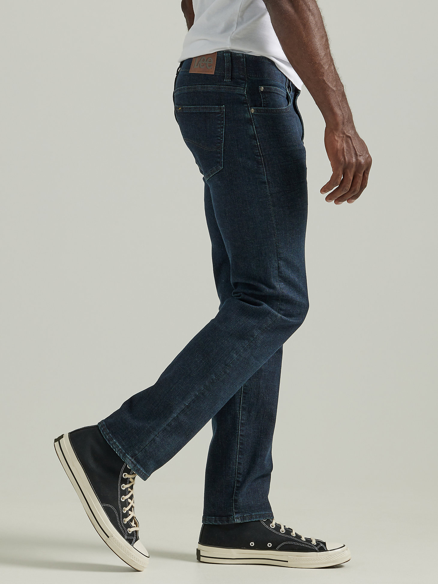 Men’s Extreme Motion Slim Straight Leg Jeans in Zander alternative view 3