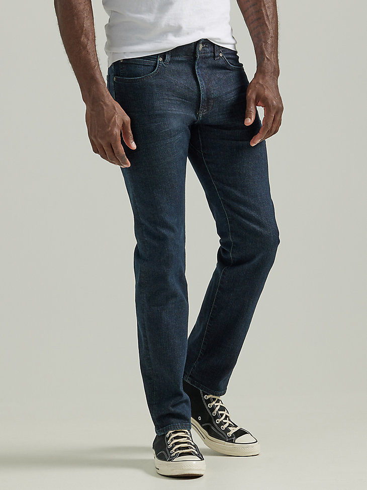 Men’s Extreme Motion Slim Straight Leg Jeans in Zander