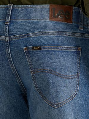 Men&rsquo;s Extreme Motion Regular Fit Straight Leg Jean in Thompson