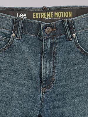 Men&rsquo;s Extreme Motion Regular Fit Straight Leg Jean in Thompson