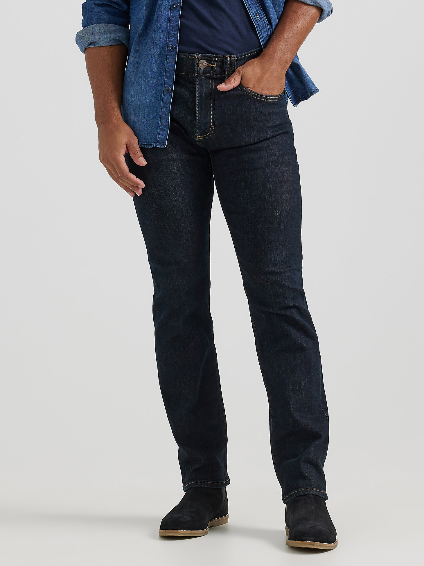 Men’s Extreme Motion MVP Slim Fit Tapered Jean in Rinse main view