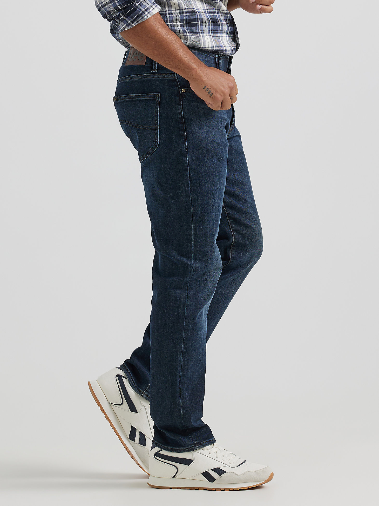 Men's Extreme Motion MVP Athletic Tapered Jean in Executive alternative view 3
