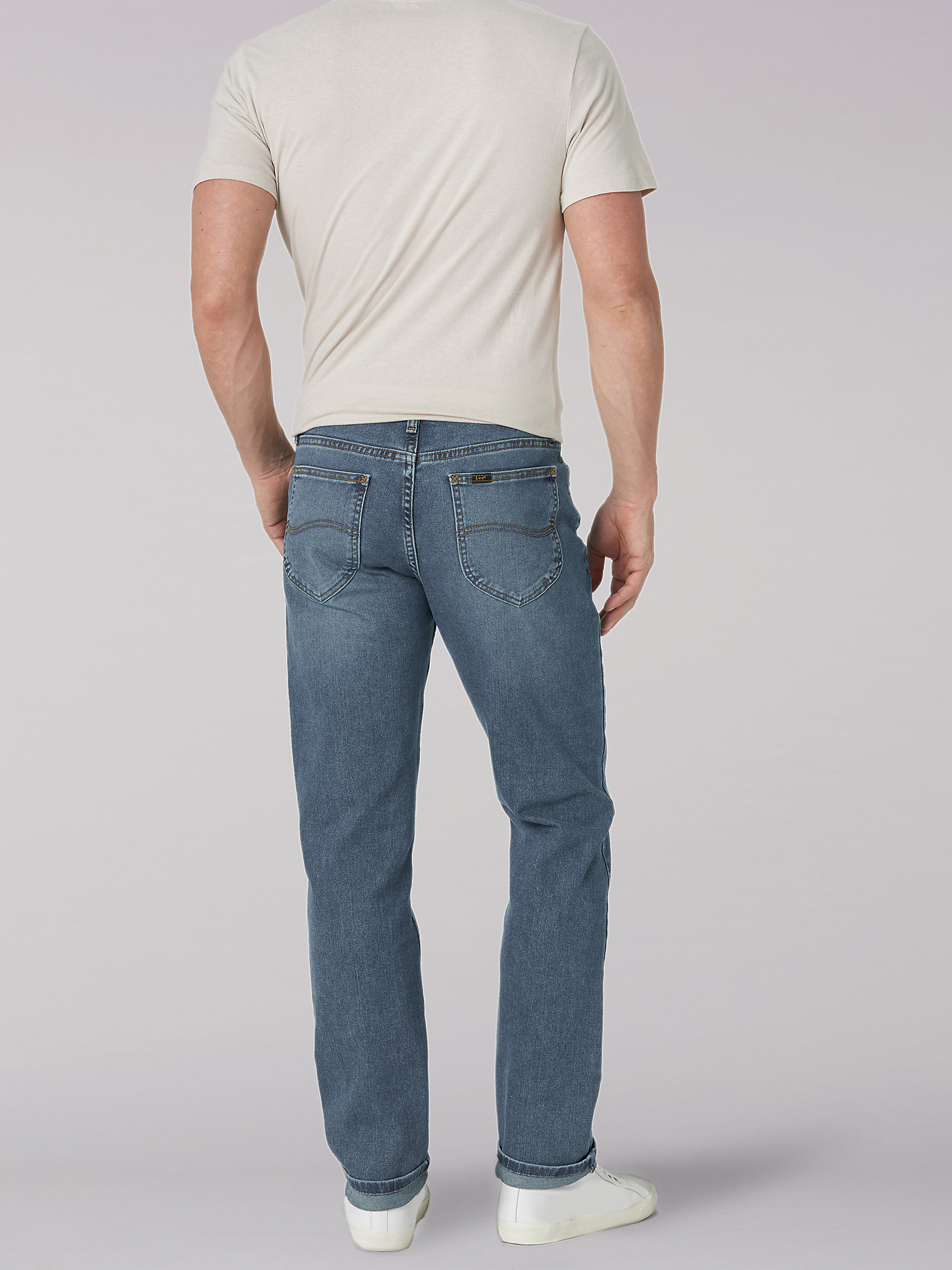 Men's Legendary Athletic Tapered Jean in Cruise alternative view 1