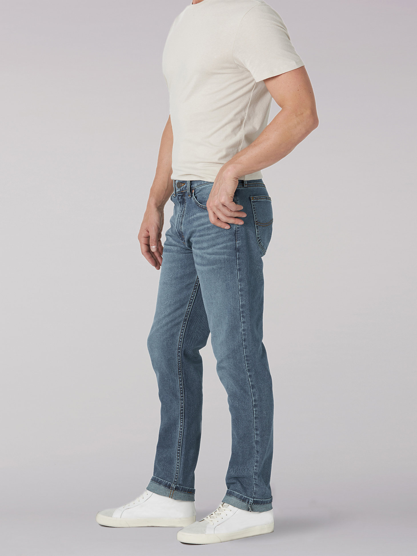 Men's Legendary Athletic Tapered Jean in Cruise alternative view 2