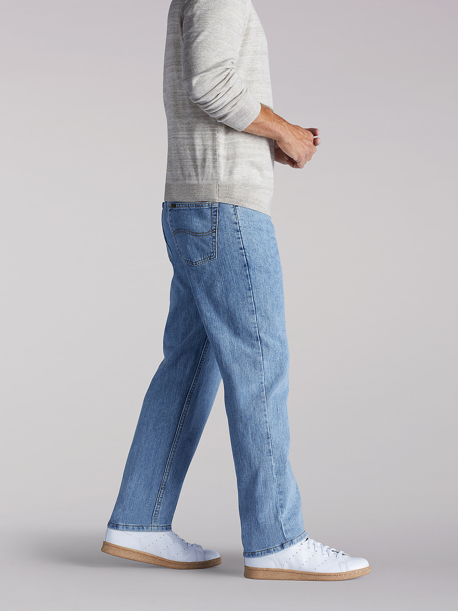 Men’s Relaxed Fit Straight Leg Jeans in Worn Light alternative view 2