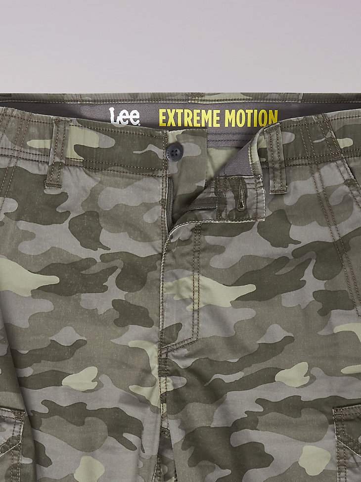 Men's Extreme Motion Crossroads Short in Woodland Camo alternative view 6