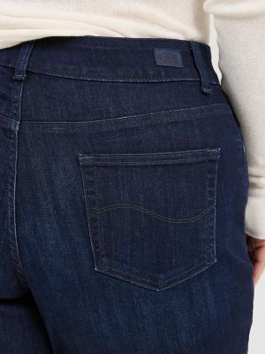Women&rsquo;s Stretch Relaxed Fit Straight Leg Jean (Plus) in Niagara