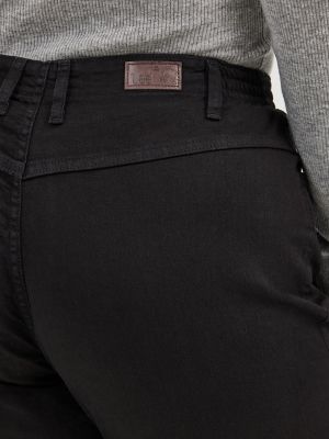 Women&rsquo;s Side Elastic Jean (Plus) in Black