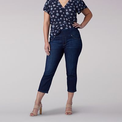 Sculpting Slim Fit Pull On Capri Plus Lee