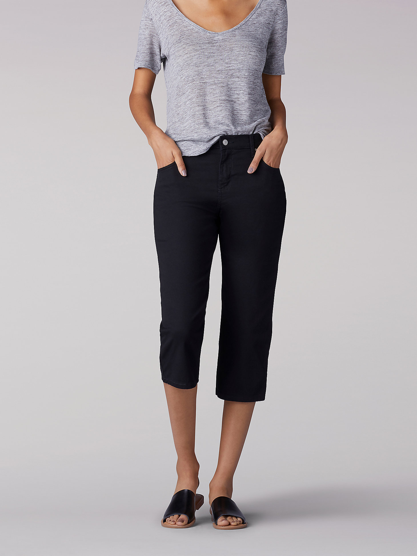 Lee Womens Petite Relaxed Fit Quinn Knit Waist Cargo Capri Pant Lee Womens Petite Relaxed Fit Quinn Knit Waist Cargo Capri Pant