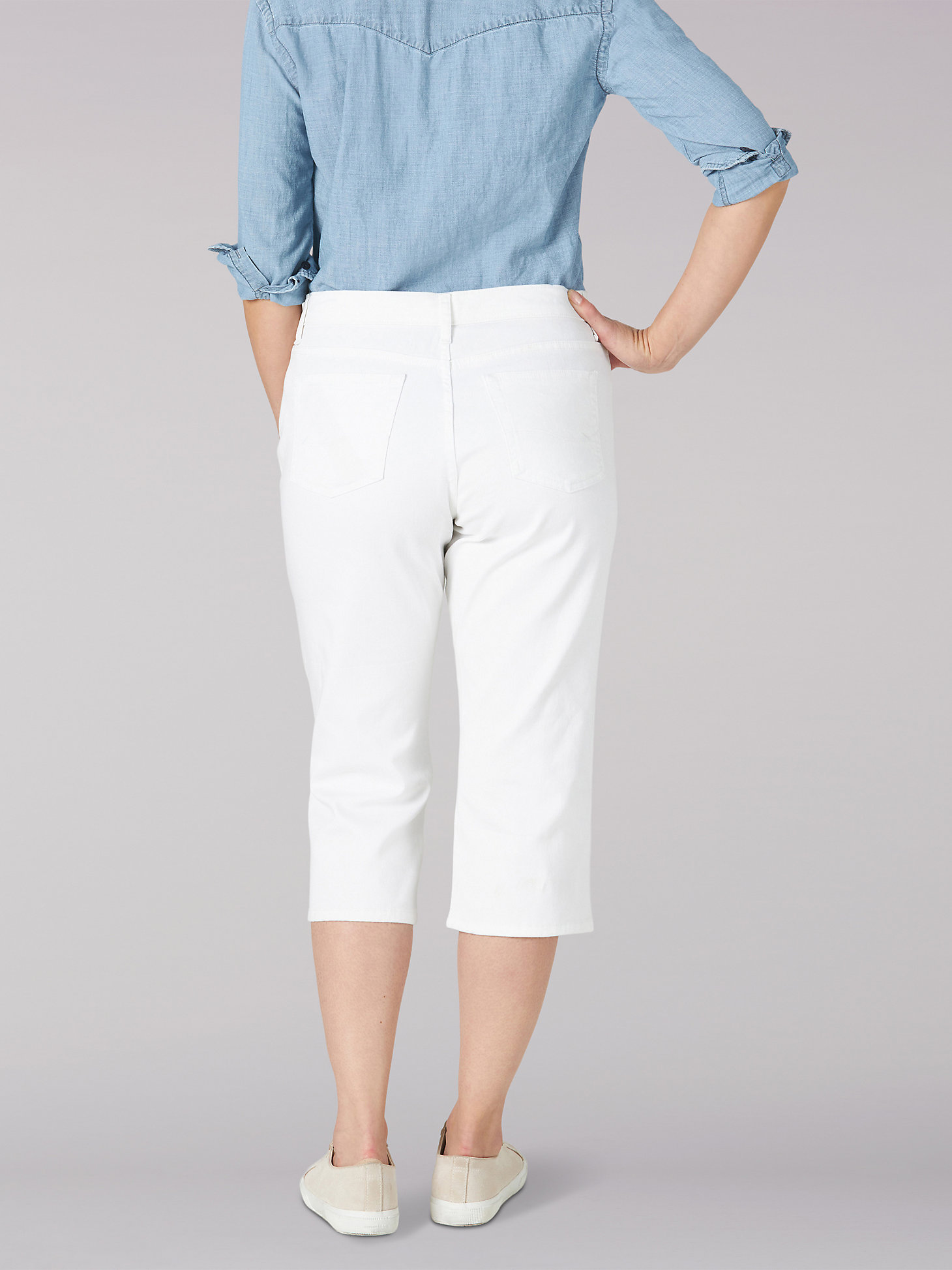 Women’s Relaxed Fit Capri in White alternative view 1
