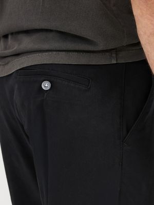 Men's Extreme Motion Relaxed Fit Khaki Pant in Black