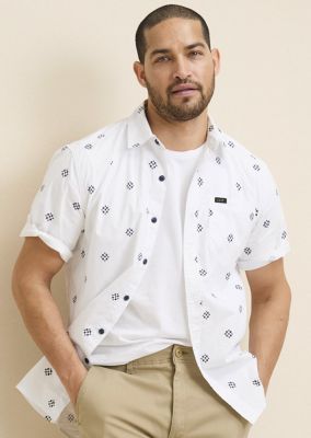 man wearing lee t-shirt