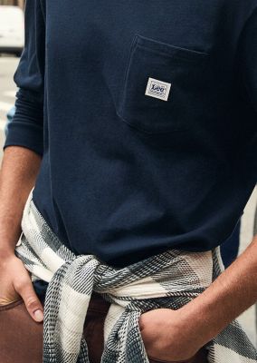 man wearing lee t-shirt