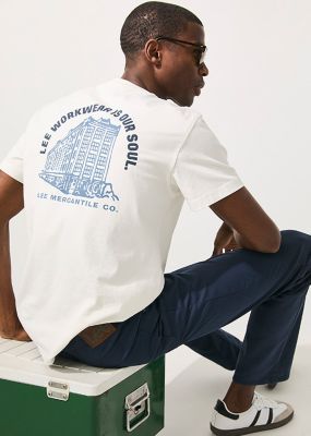 man wearing lee t-shirt