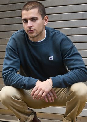 man wearing lee t-shirt