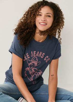 woman wearing lee t-shirt