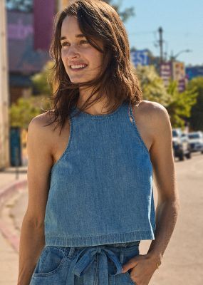 woman wearing lee t-shirt